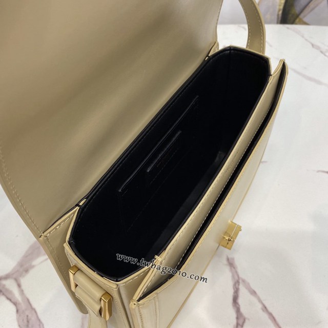 YSL专柜款女包 聖羅蘭經典款MONOGRAM金屬旋扣大號郵差包 YSL肩背斜挎包 634305  jjh1085